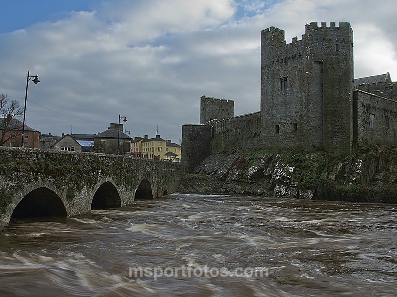 Cahir Castle and bridge - Irelands landscapes