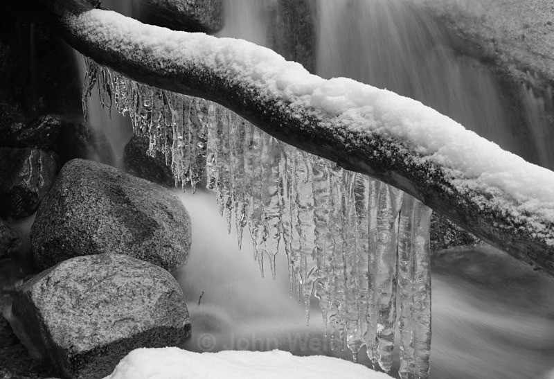 Line of Icicles - Details on the trail