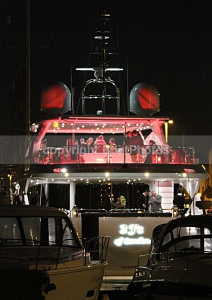 100425 2JS OF LONDON IMG_4299jpg - Motor Yachts