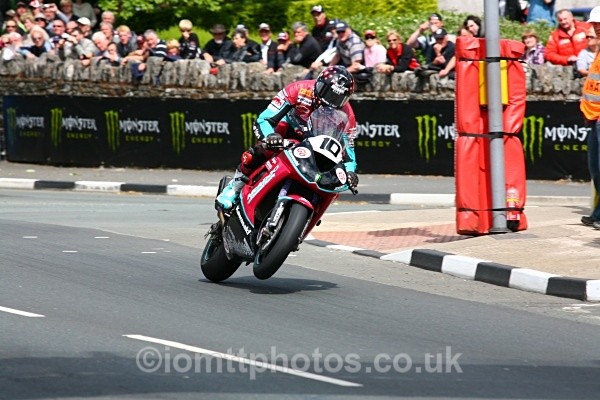  - Senior Race - TT 2010