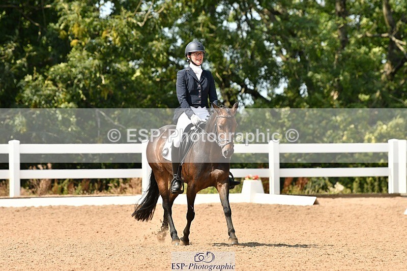 250817-133022-09980 - 090-Sarah.GoddardSaris.Fingers.Crossed