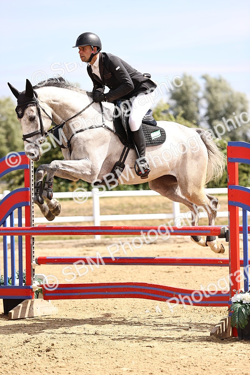 SBM_009880 - Class 8 - Senior Newcomers - 1.10  Open