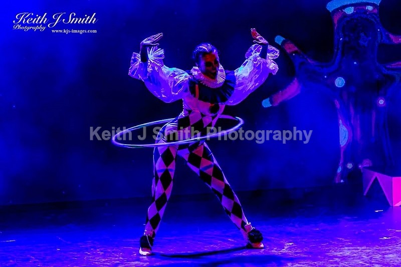 7KJS1327 - Ambition show team