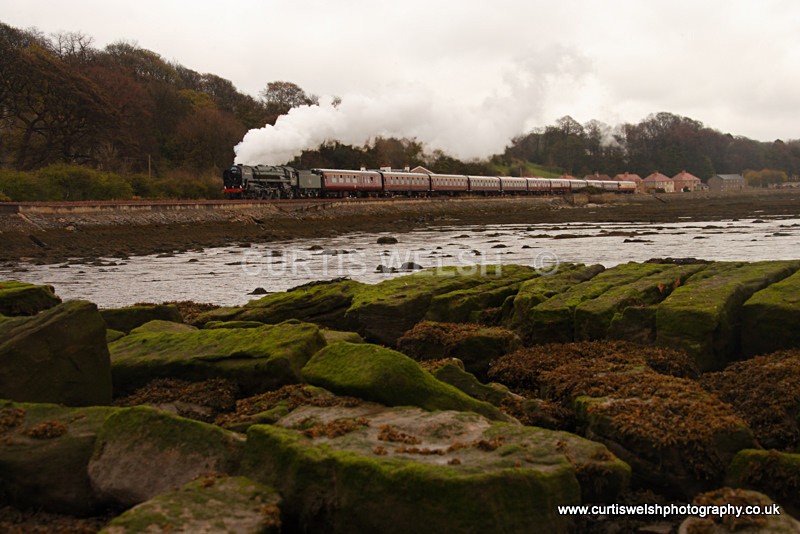 37 Oliver Cromwell passing Culross - Preserved Railways