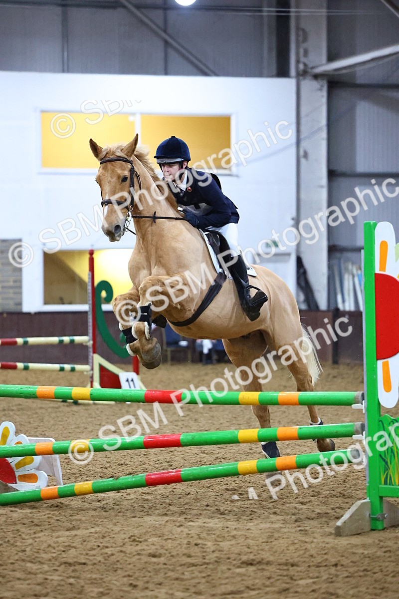 SBM_002554 - Class 6 - Holly & Ivy Stakes - 90cm