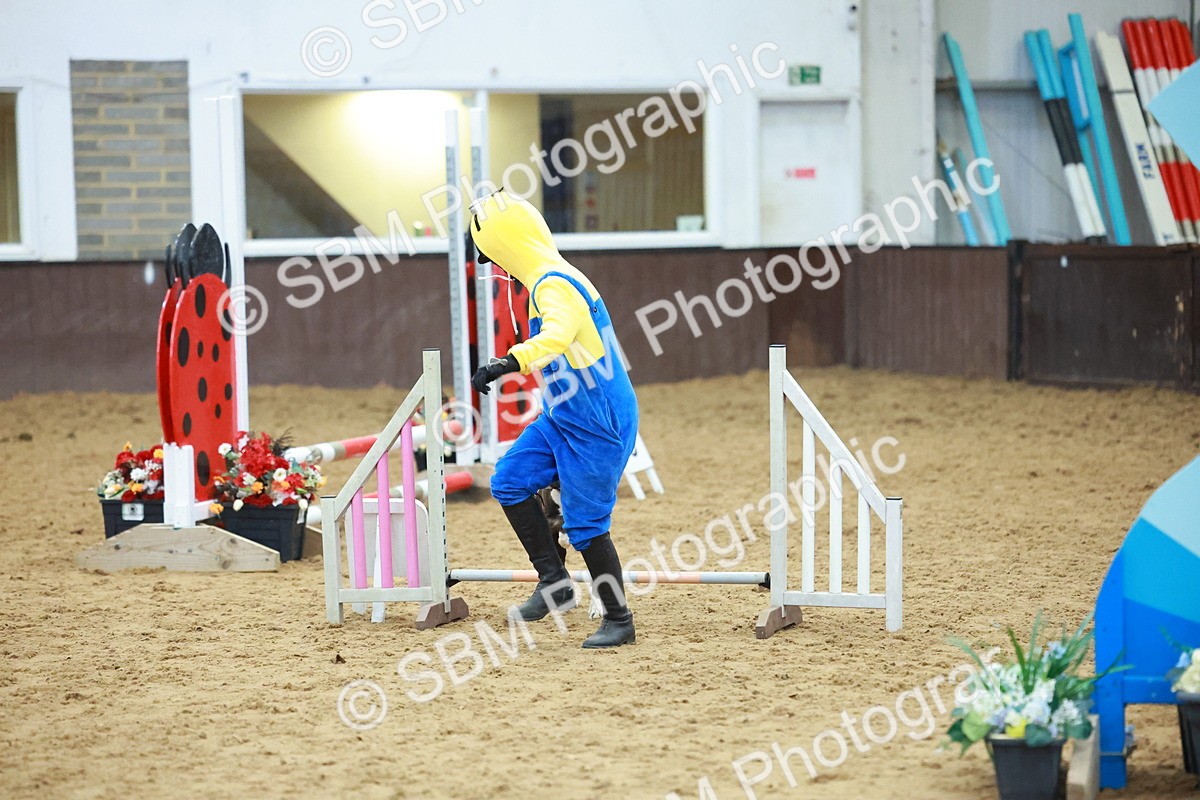SBM_002236 - Class 3 - Horse & Hound (60cm)