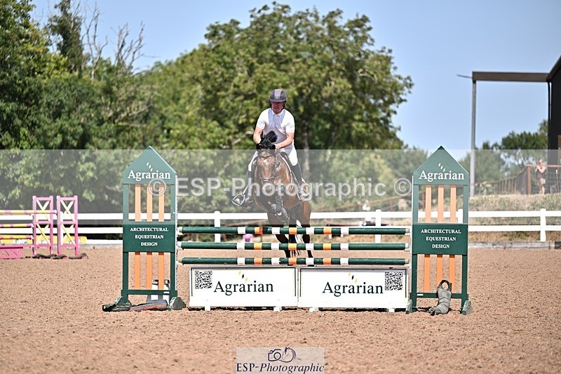 260812-130217-00549 - Cls 6 Foxhunter and 1.20m