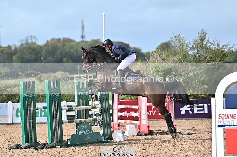261014-130615-00564 - Cls  05 Snr Newcomers & 1.10m Open
