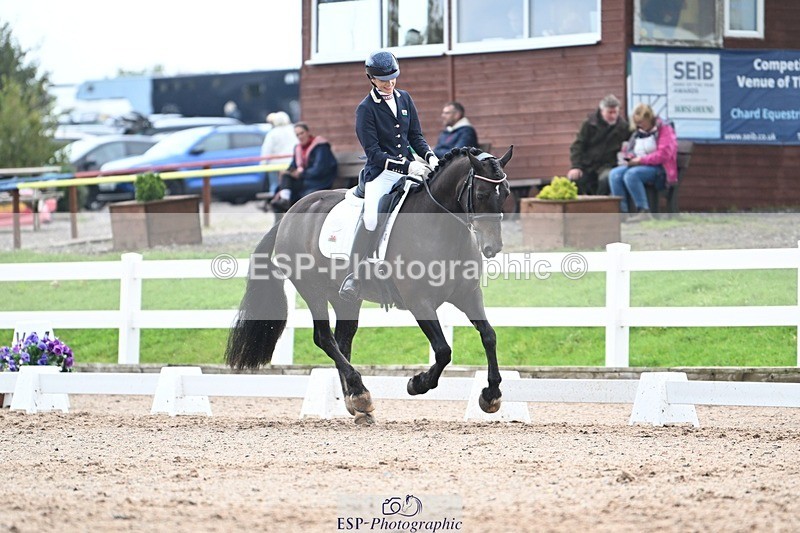 250907-124911-08455 - 005-Jessica.AllenHendrewen.Desert.Lady