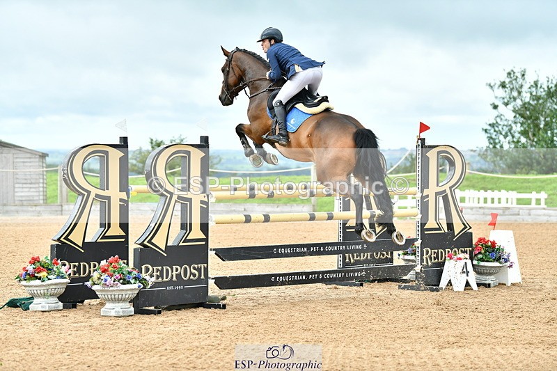 230723A-100200-10746 - Cls 4, 2 Star Small 1.30m