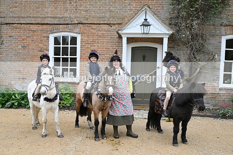 WJ7_6815 - Berks & Bucks - Children's Meet - The Old Farmhouse – Steventon.