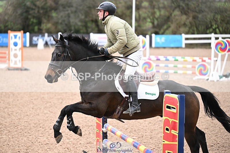 251205-101825-00201 - Cls 2 Snr British Novice and 90cm