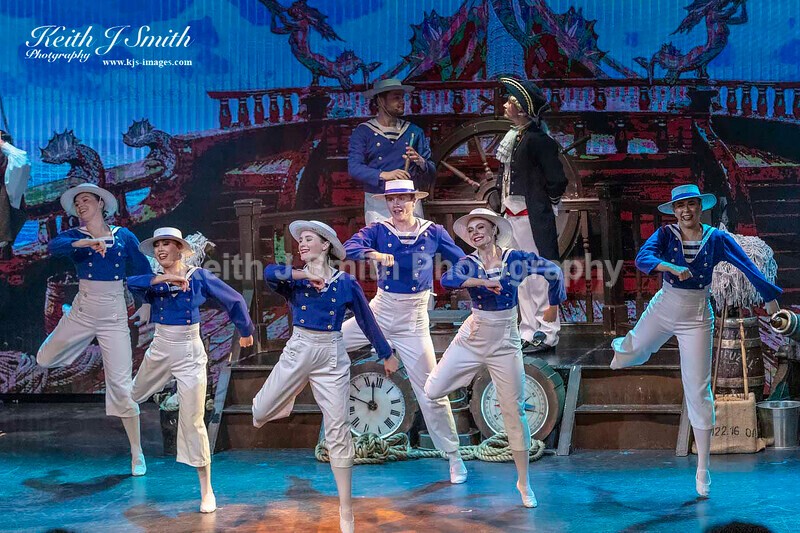 7KJS0906 - Ambition show team