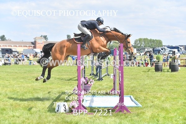 BPP_7221 - CLASS 3 Andrew Hamilton Coach, RHS Foxhunter Championship Qualifier