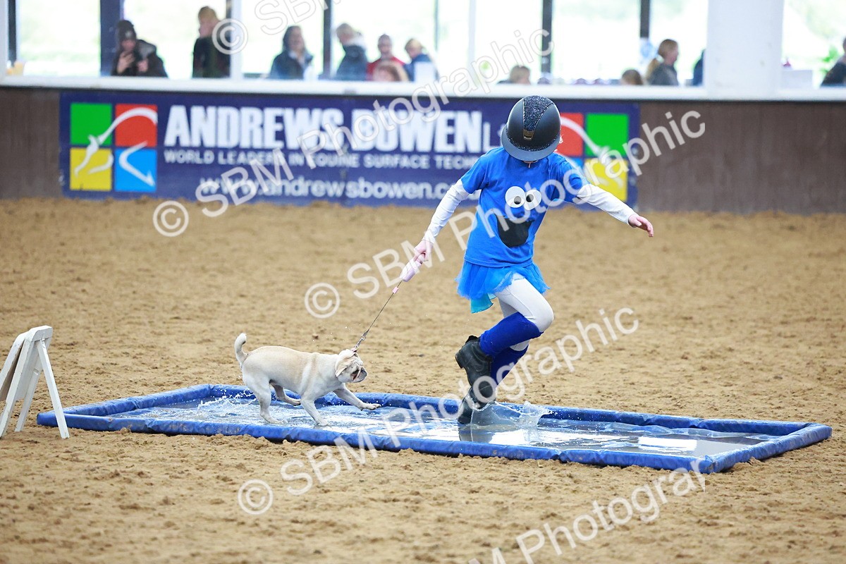 SBM_002153 - Class 3 - Horse & Hound (60cm)