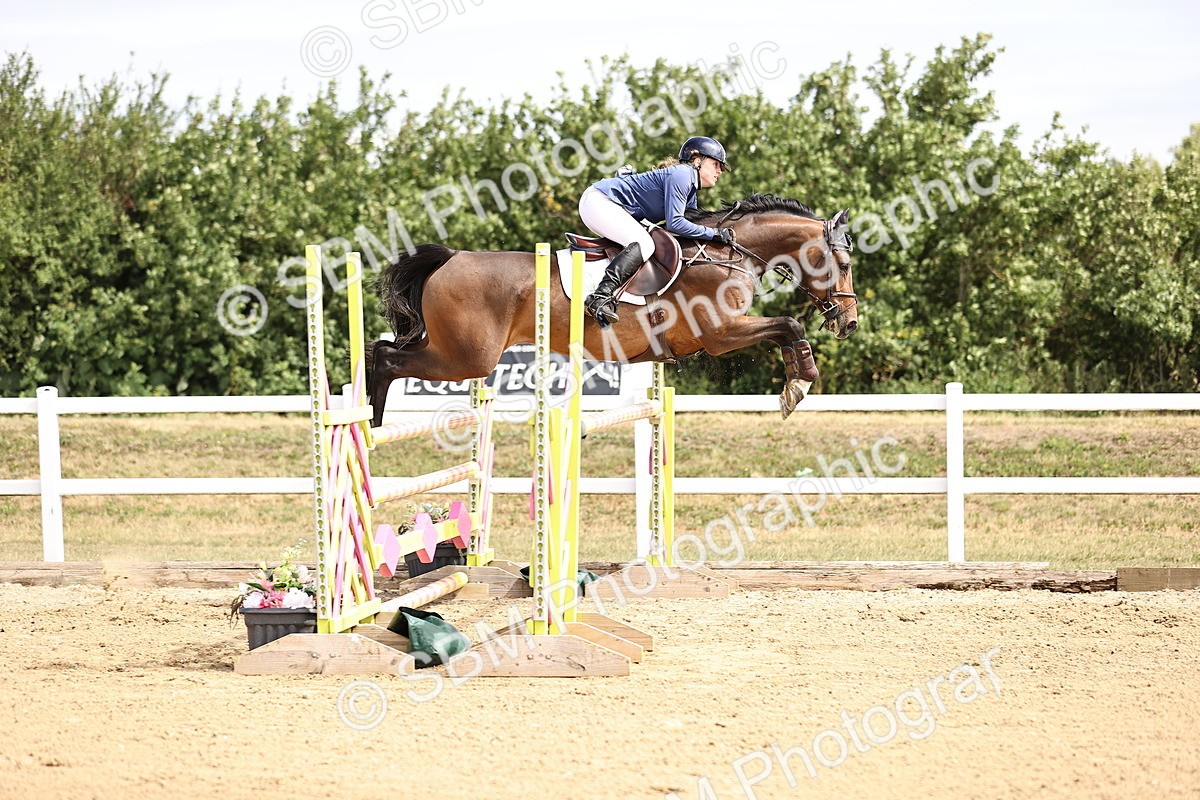 SBM_009764 - Class 8 - Senior Newcomers - 1.10  Open