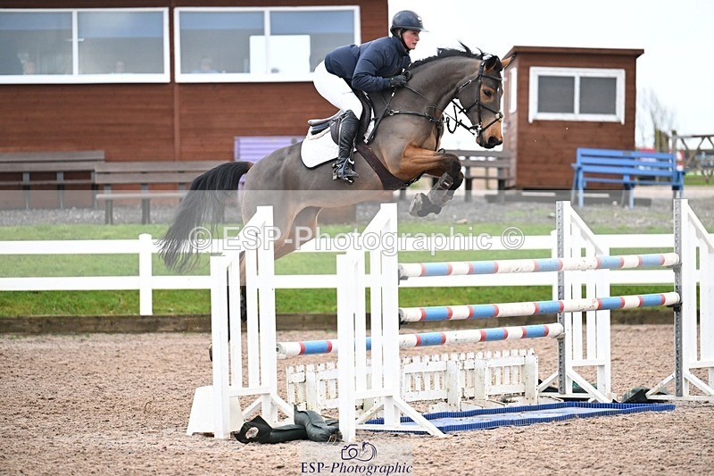 251206-134839-01185 - Cls 13 Snr Foxhunter and 1.20m