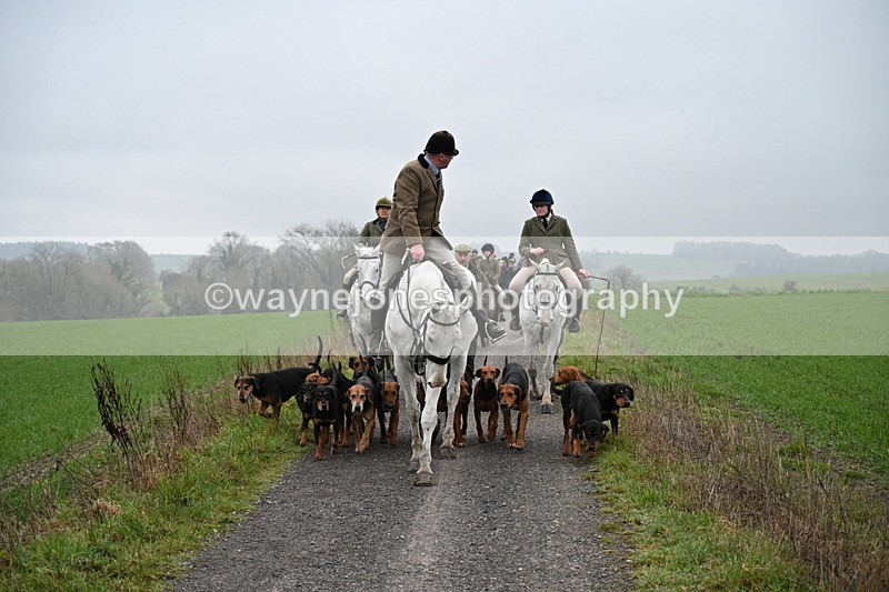 WJ7_9754 - Walk out..