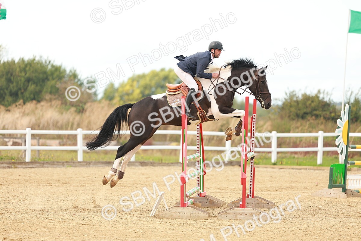 SBM_001631 - Class 4 - Senior Newcomers - 1.10m
