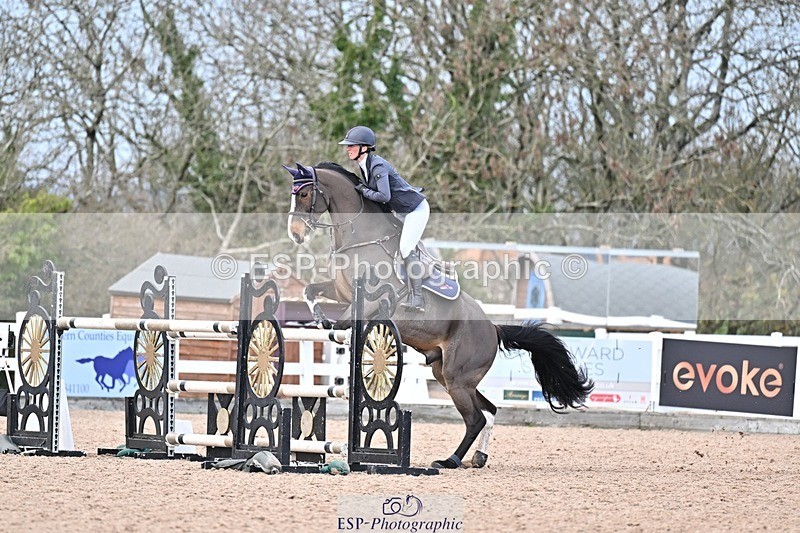 251126-133937-00607 - Cls 5 Foxhunter and 1.20m