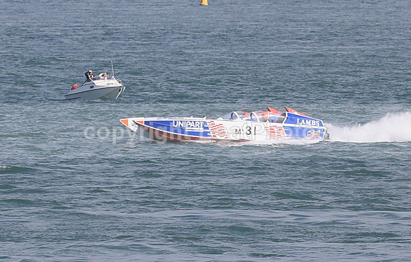 210829 LAMBS UNIPART M33 COWES TORQUAY  1Y3A2799 - Racing Powerboats