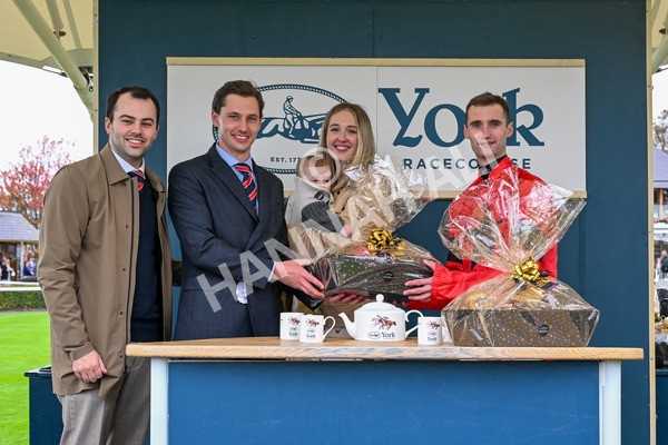 101025-Race 6-Dan Tucker-0569 - Race 6 Copper Knight Winning-Most Horse Handicap at York