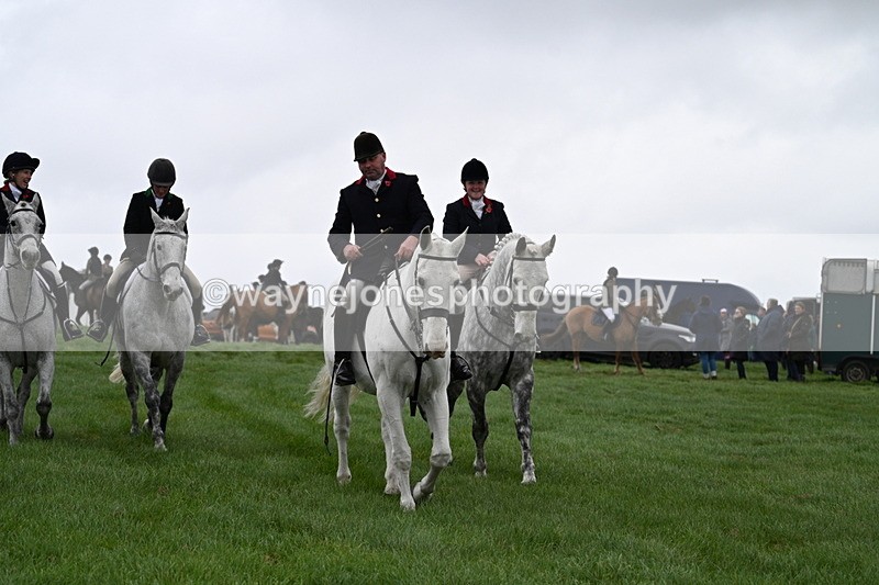 WJ7_8744 - Meet Staff & Hounds