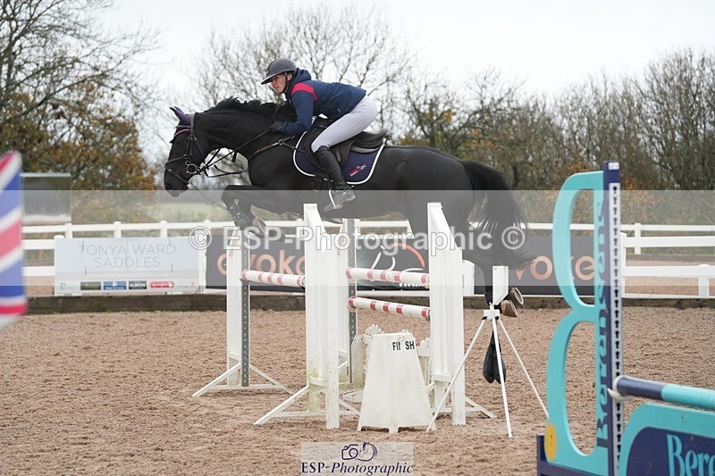 251107-124447-00780 - Cls 5 Newcomers and 1.10m Open