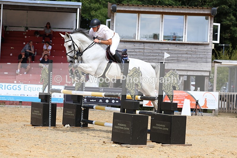 3E7A1757 - Class 8: Senior Newcomers/1.10m open