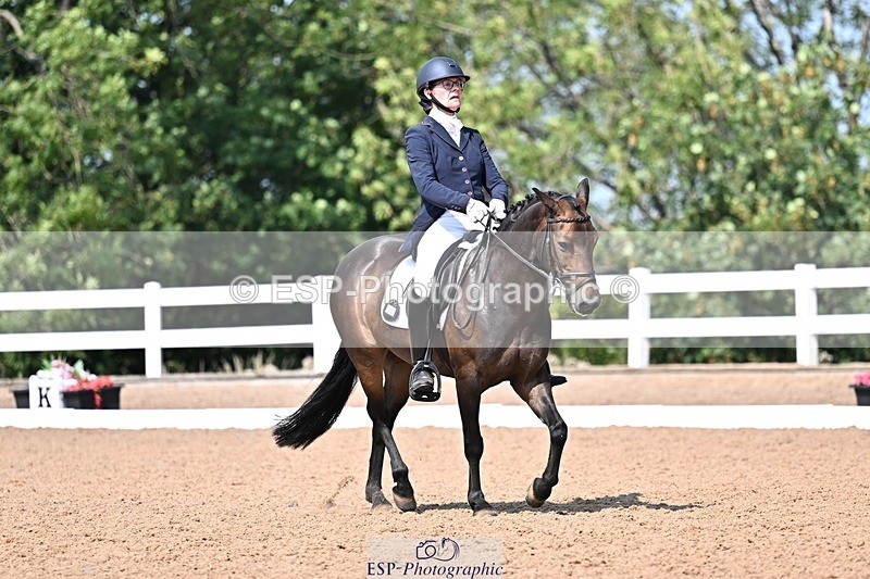 250816-122607-04021 - 090-Sarah.GoddardSaris.Fingers.Crossed