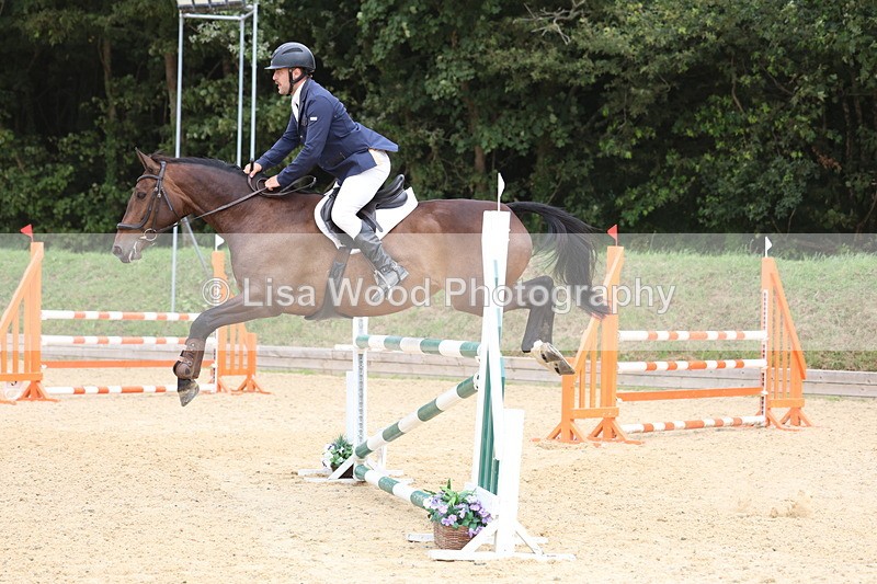 3E7A6366 - Class 8: Senior Newcomers/1.10m open