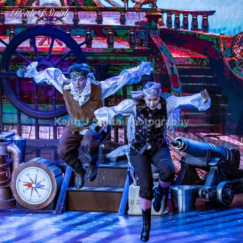 7KJS0947 - Ambition show team