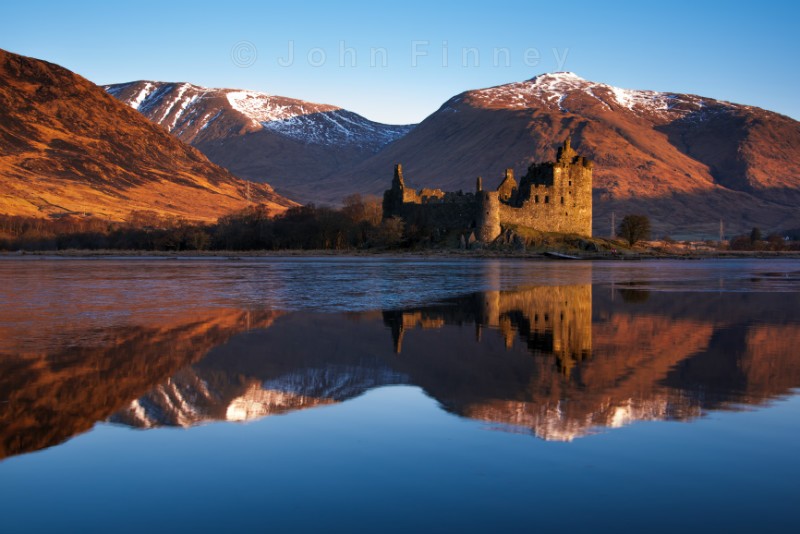 Kilchurn Castle, red sunrise, Loch Awe, Scotland. - Castles and Fortresses