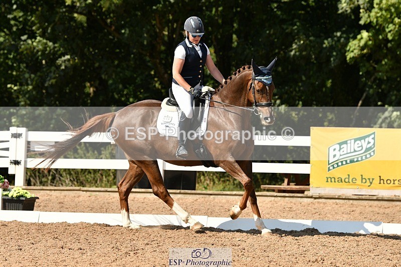 250817-154851-11350 - 214-Verity.PerryVogue