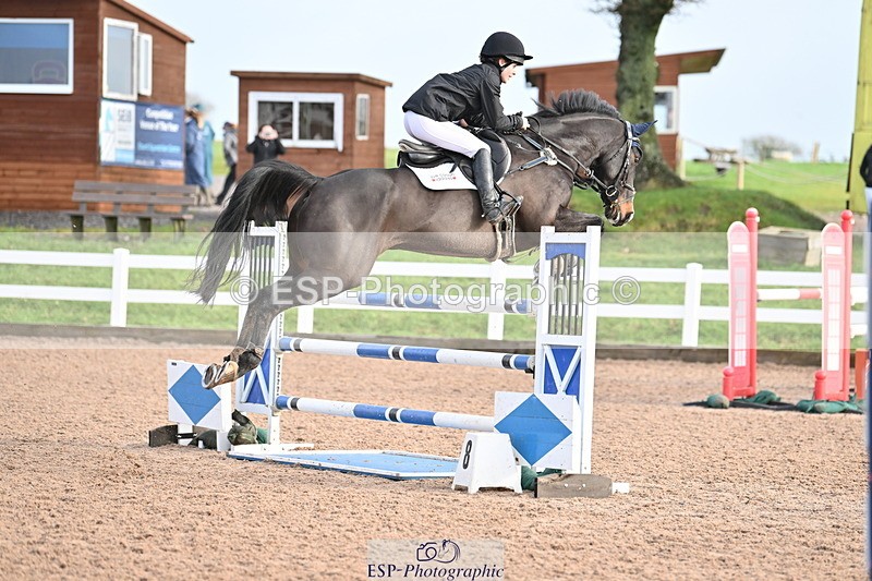 231209A-122126-01755 - Cls 12 Newcomers & 1.10m Open