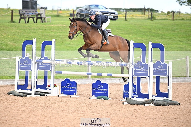 260513B-151014-01217 - Cls 6 Snr Fox and 1.20m Open