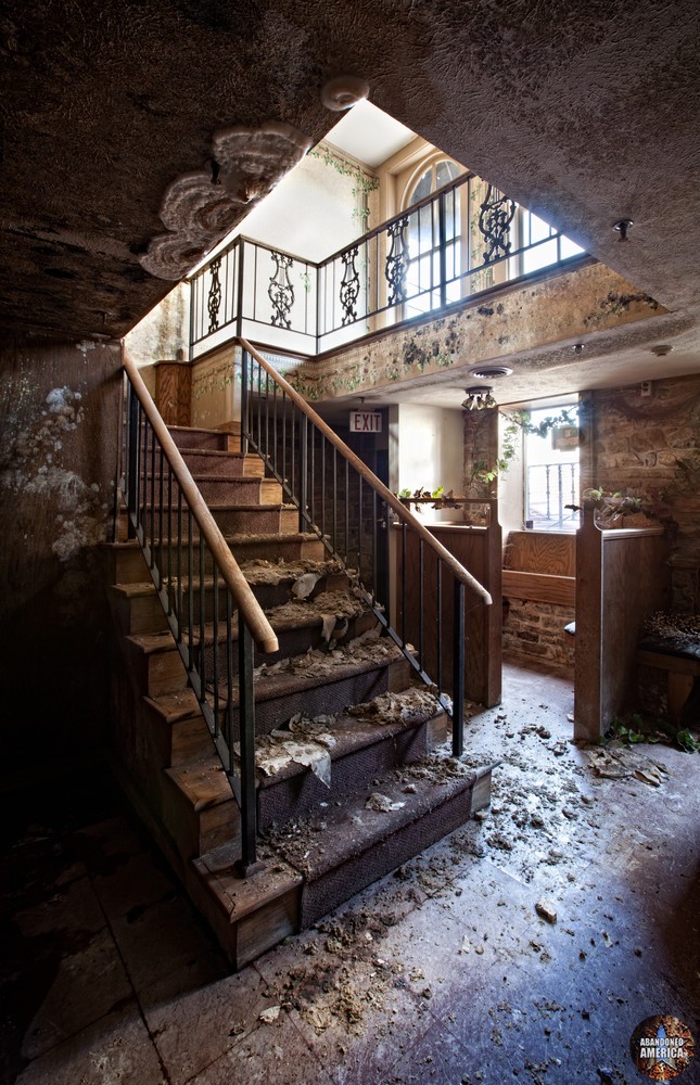 La Bella Trattoria (Bellefonte, PA) | Main Staircase - The Garman Theater and Hotel Do De
