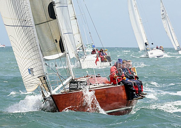 120630 GBR5777 WT7A3032 - ROUND THE ISLAND RACE - 30th June 2012