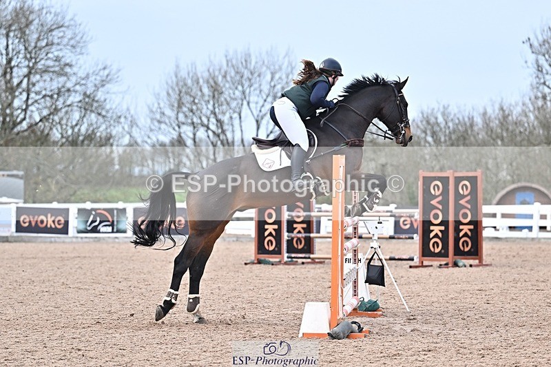251126-140339-00668 - Cls 5 Foxhunter and 1.20m