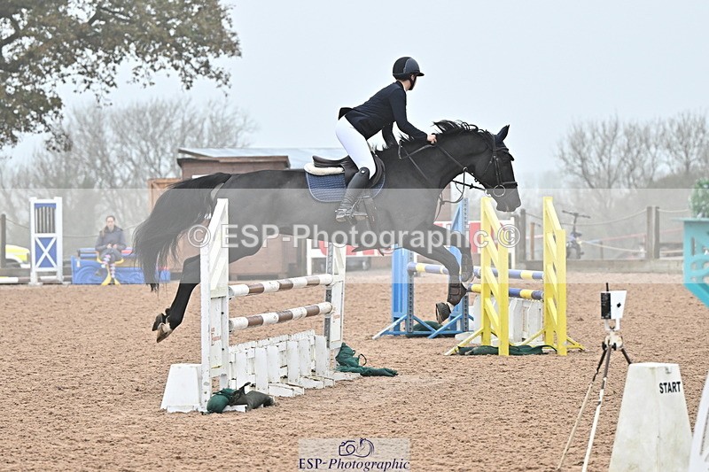 241103A-102133-06624 - SUN Cls 18 British Novice and 90cm Open