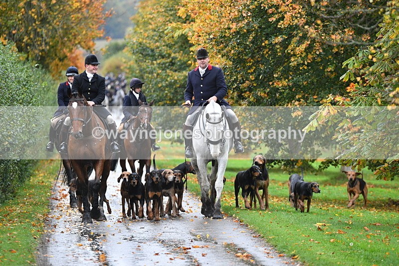 WJ5_6066 - B&B walk back for Hunt Tea !