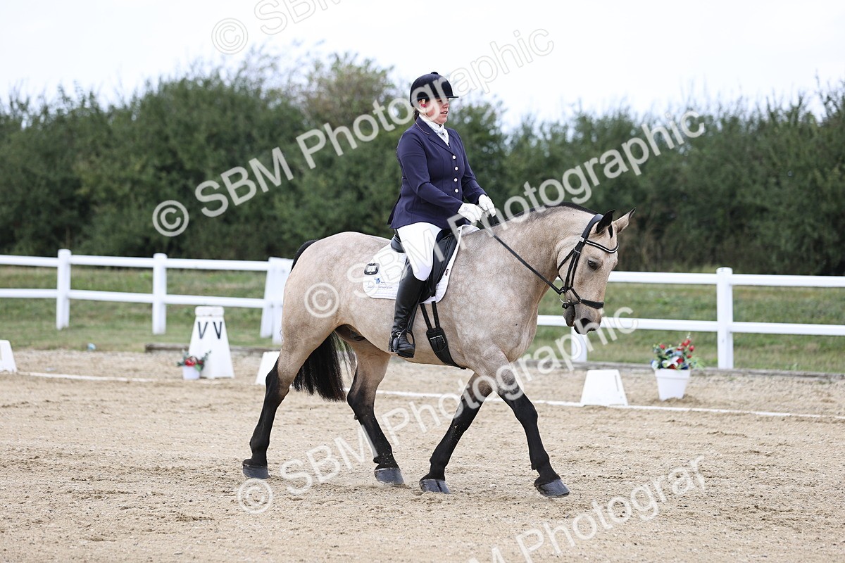 SBM_017900 - Class 14 - Novice 23 - 15.16-16.19