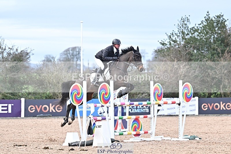 251126-133711-00599 - Cls 5 Foxhunter and 1.20m