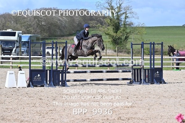 BPP_9936 - CLASS 19 SUN Senior British Novice/ 90cm Open