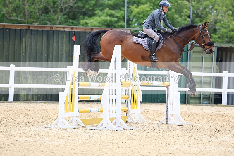 3E7A9345 - Class 8: Senior Newcomers/1.10m open