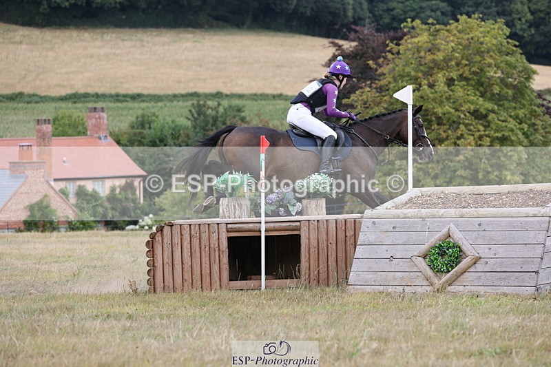 250802A-152519-06729 - F-272-Gemma.Wells-COMBE.BREEZE