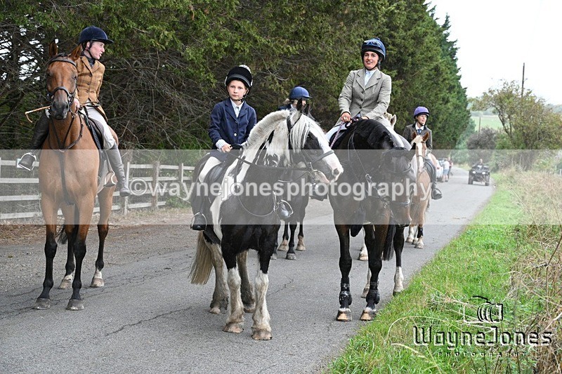 WJ7_1373 - Berks & Bucks Hound Exercise Blewbury 13-09-26