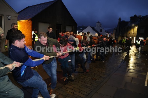 DAD_2084 - Stromness Yule Log Pull