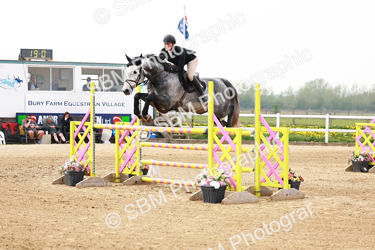  - Class 19 - Senior Foxhunter - 1.20m