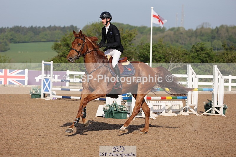 240510A-083518-04310 - Cls 13 British Novice and 90cm Open